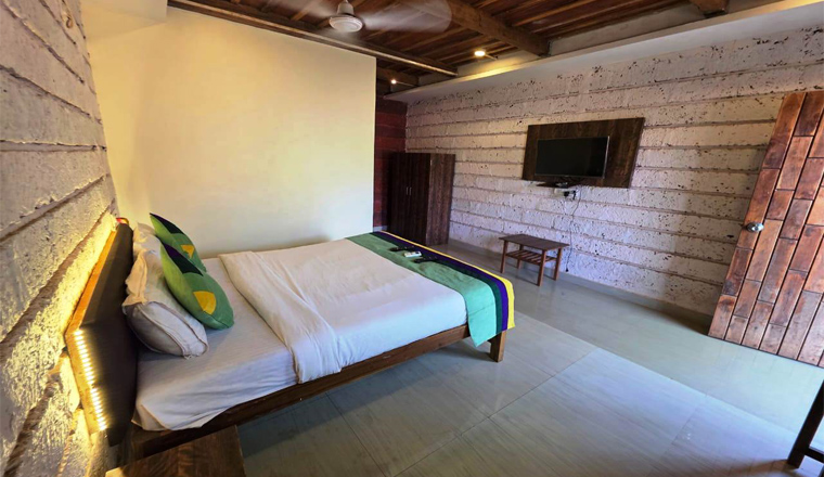 Dapoli resorts